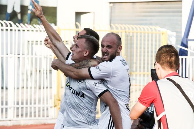 赵继伟19+10辽宁4-0横扫新疆 成就3连冠伟业